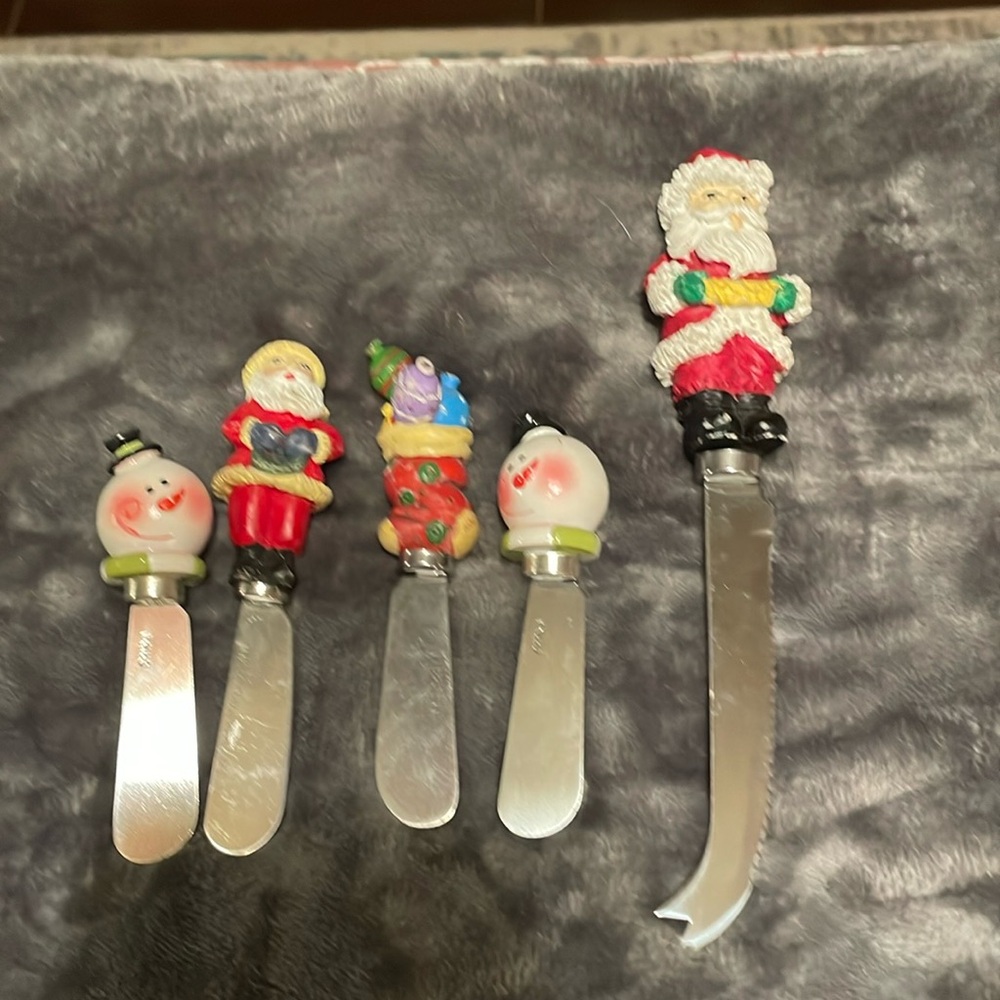 Set of 4 Christmas Cheese Spreader knife Set& 1 santa cheese blade cutting knife